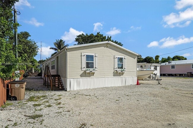 Primary Photo - 945 Plantation Rd