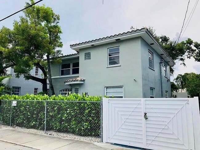 Building Photo - 535 NE 68th St