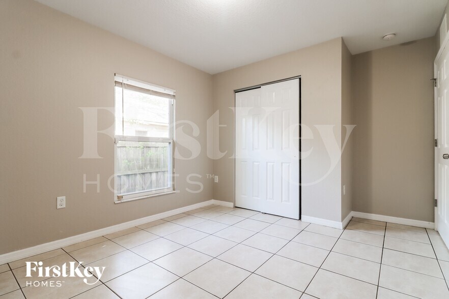 Building Photo - 415 7th Ave NE