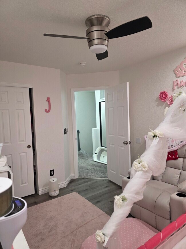 Building Photo - 128 N Prairie Falcon Pkwy