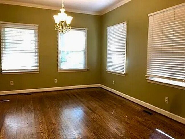 Building Photo - Spacious 3100 sq ft 3 bedroom 2 bath home on over 1.5 acres in Oak Ridge, NC