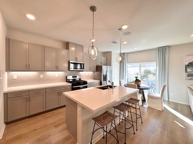 Building Photo - Brand New 4 Bedroom Home with Solar in Gat...