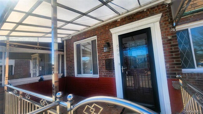 Building Photo - 664 Remsen Ave