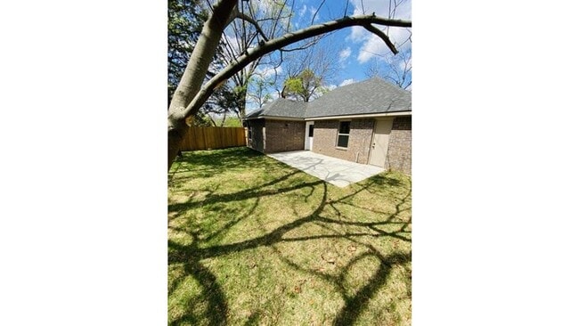 Building Photo - 312 W Heron St