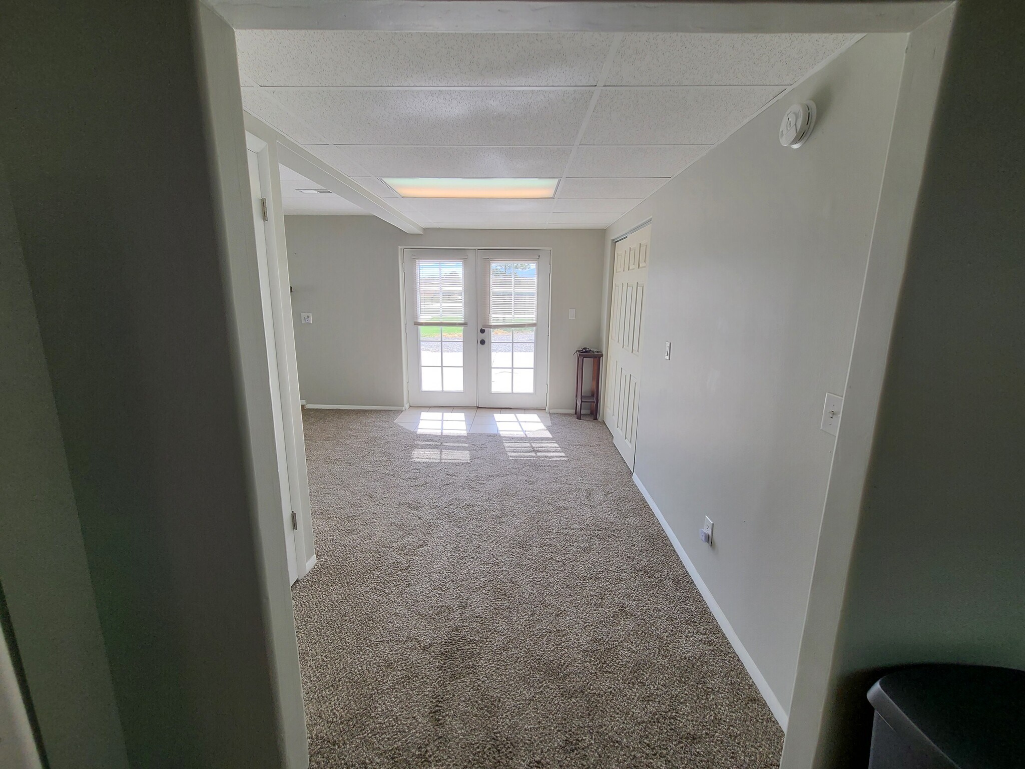 Building Photo - 940 W Red Oaks Dr