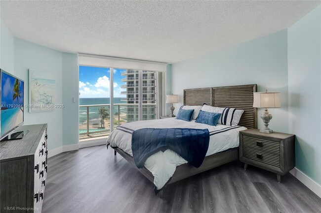 Building Photo - 16445 Collins Ave