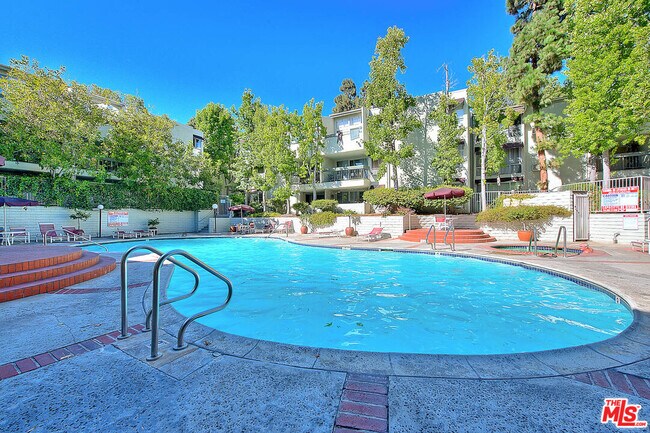 Building Photo - 4900 Overland Ave