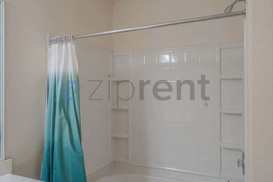 Building Photo - Unit