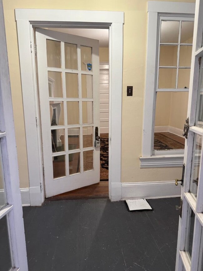 Building Photo - 1533 W Northwest Blvd