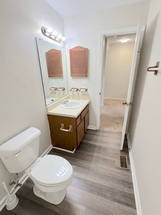 Building Photo - Come visit this cute 3 bedroom 1.5 bath in Chesapeake
