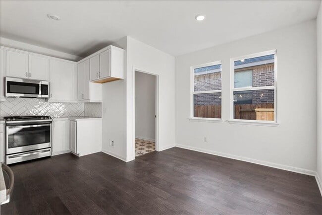 Building Photo - 133 Grn Knl Ln