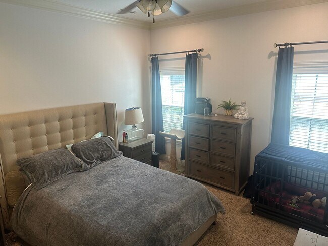 Building Photo - 3 Bed, 2.5 Bath Garden Home in Lakewood Subdivision – Available 8/1