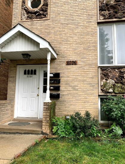 Building Photo - 6206 N Richmond St