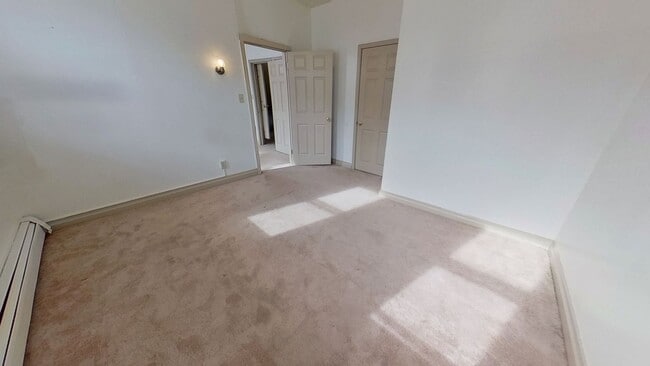 Building Photo - Spacious 2 Bedroom Apartment with Finished Loft