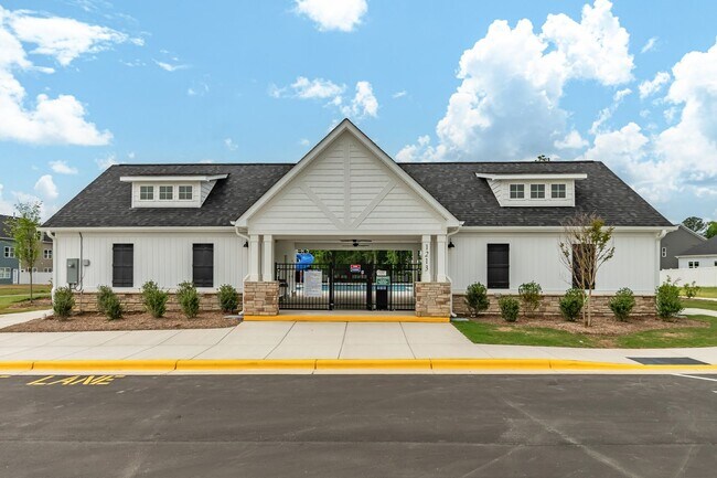 Building Photo - Charming 3 bedroom 2.5 bath Townhome in Wake Forest