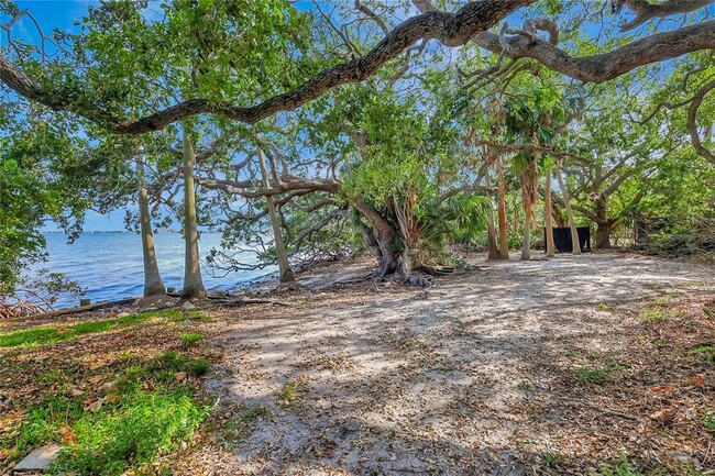 Building Photo - 6220 Bayshore Blvd