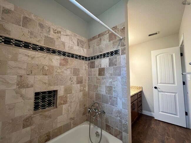 Building Photo - 4863 Rhea Rd