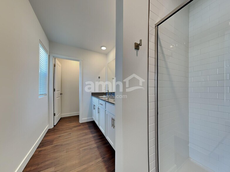 Building Photo - 7908 Selah St SW
