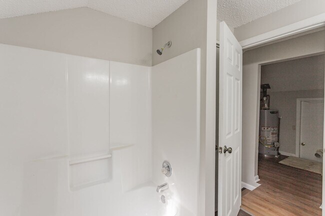 Building Photo - 3 bedroom Signal Mountain Charmer!