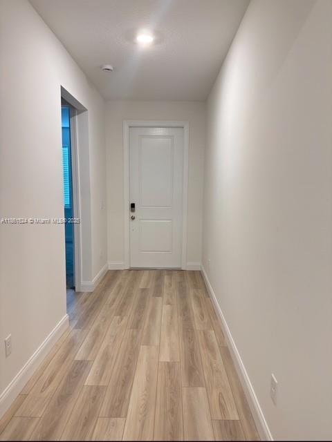 Building Photo - 6576 Cloverdale Ave