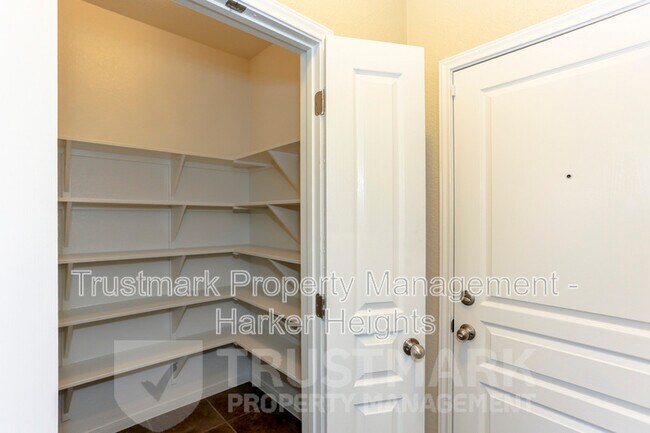 Building Photo - 8121 Iron Gate Dr