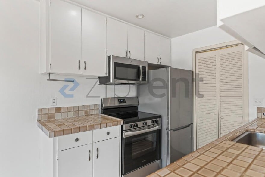 Building Photo - 9085 Alcosta Blvd