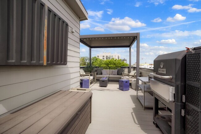 Building Photo - Stylish Sloan’s Lake Townhome with Rooftop...