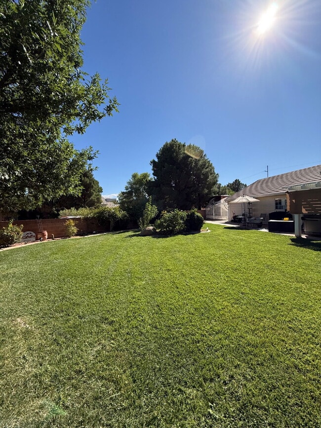 Building Photo - 2391 S Sandia Rd