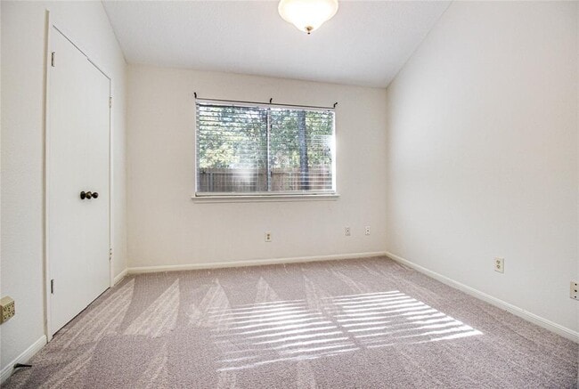 Building Photo - 4 Brentwood Oaks Ct