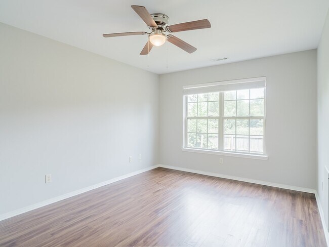 Building Photo - 3304 SW Deerfield Blvd