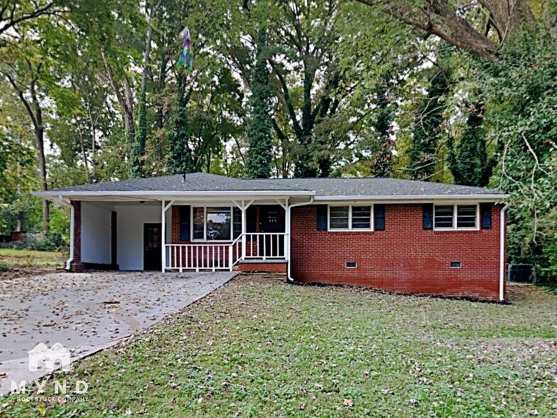 Building Photo - 919 Green Valley Rd SW