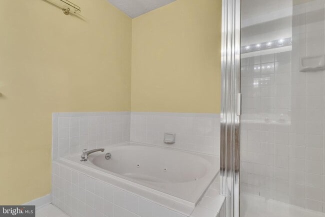 Building Photo - 13920 Lord Fairfax Pl