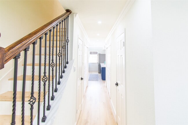 Building Photo - 5805 Valley Forge Dr