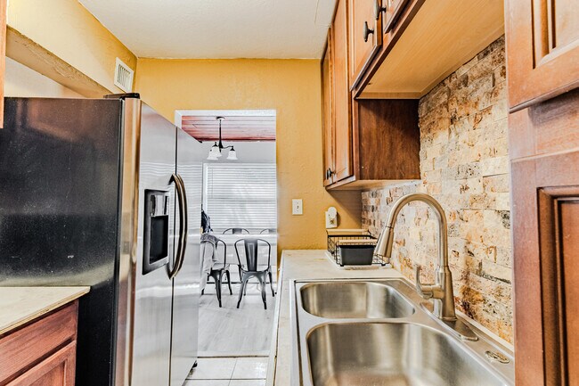 Building Photo - 112 W 34th St