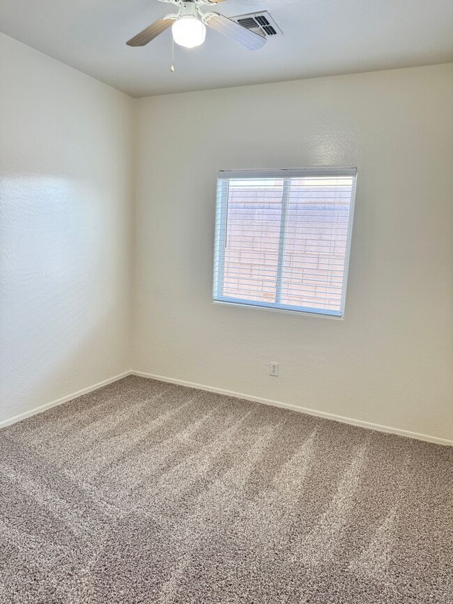 Building Photo - 314 S 117th Dr