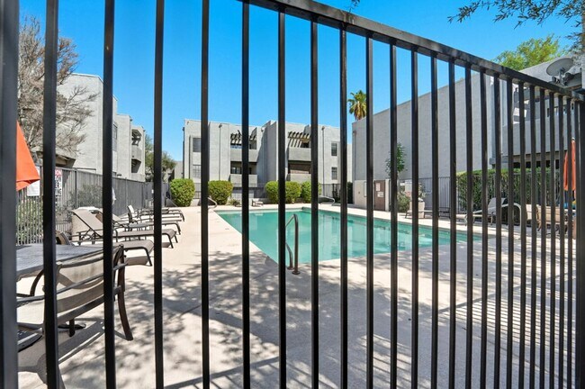 Building Photo - Stunning 2-bedroom, 2-bathroom home in the...