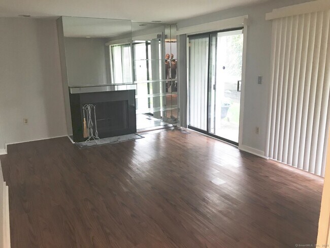 Building Photo - 140 Shepard Ave