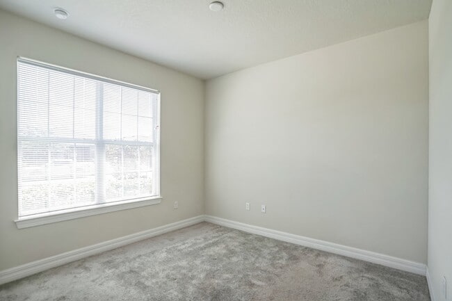 Building Photo - Charming 4-Bedroom Family Home in Serene S...