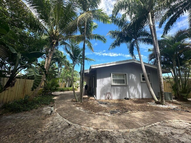 Building Photo - 740 NE 37th St