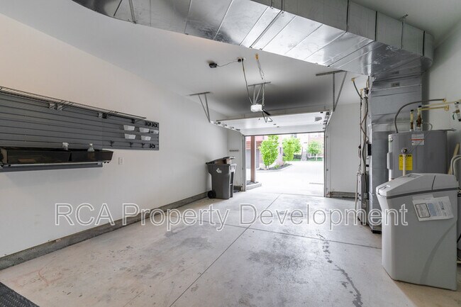 Building Photo - 616 Pomeroy St