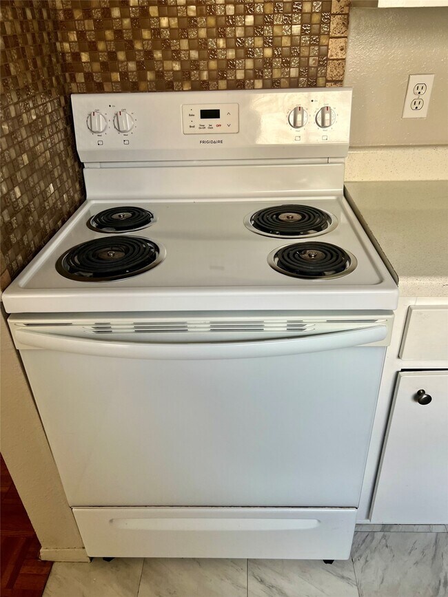 Building Photo - 5001 Lamonte Ln