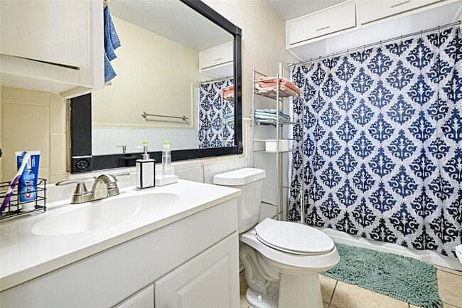 Building Photo - 7505 Deaver Dr