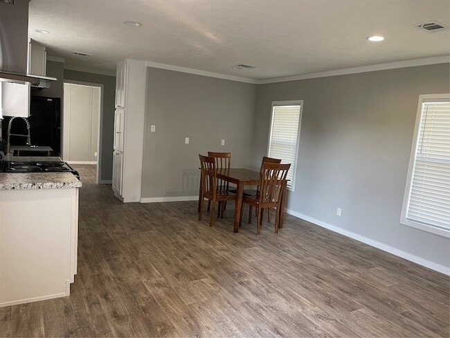 Building Photo - 2840 TX-19