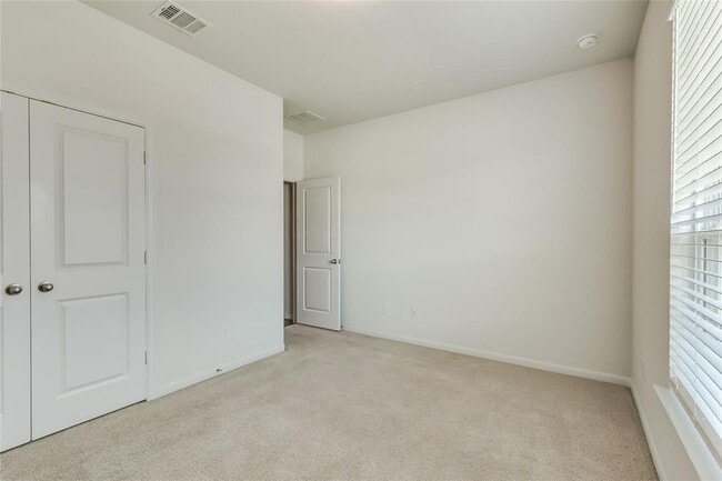 Building Photo - 252 Clear Frk Lp