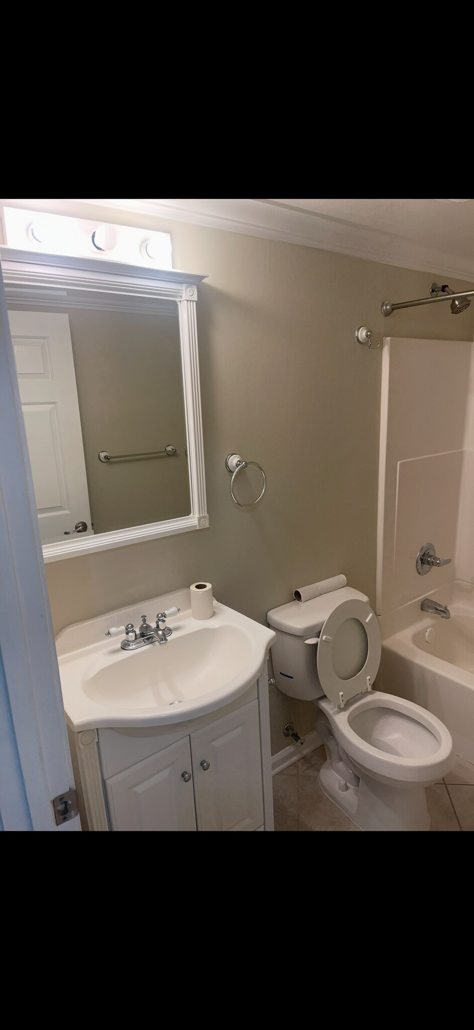 Building Photo - Room in Townhome on Reese Blvd W
