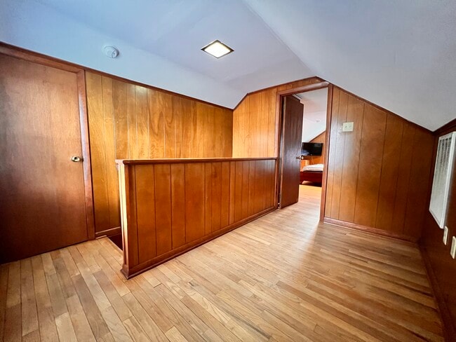 Building Photo - 324 Woodland View Dr