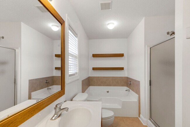 Building Photo - Farmhouse-Style Home Minutes from the Water | No HOA