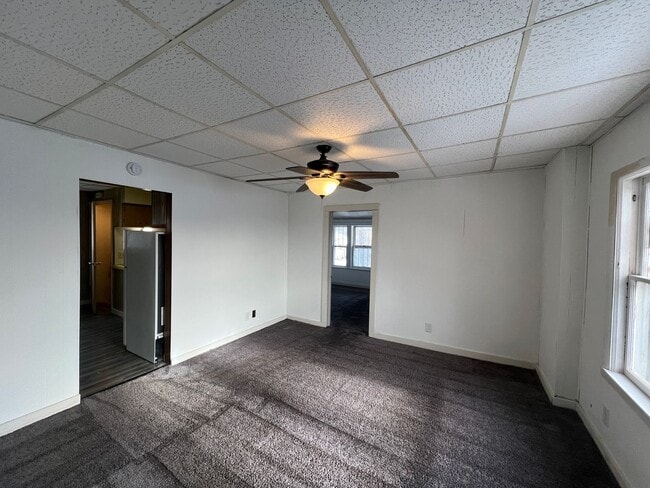 Building Photo - 406 S 6th Ave