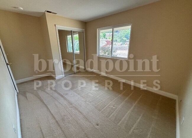Building Photo - 11145 Meadow Glen Way E