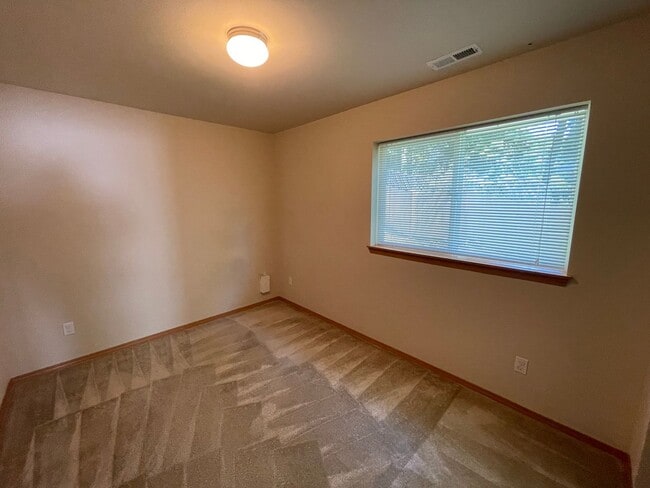 Building Photo - Beautiful Spacious 4 Bedroom 2.75 Bathroom Home in Quiet Coupeville Neighborhood!
